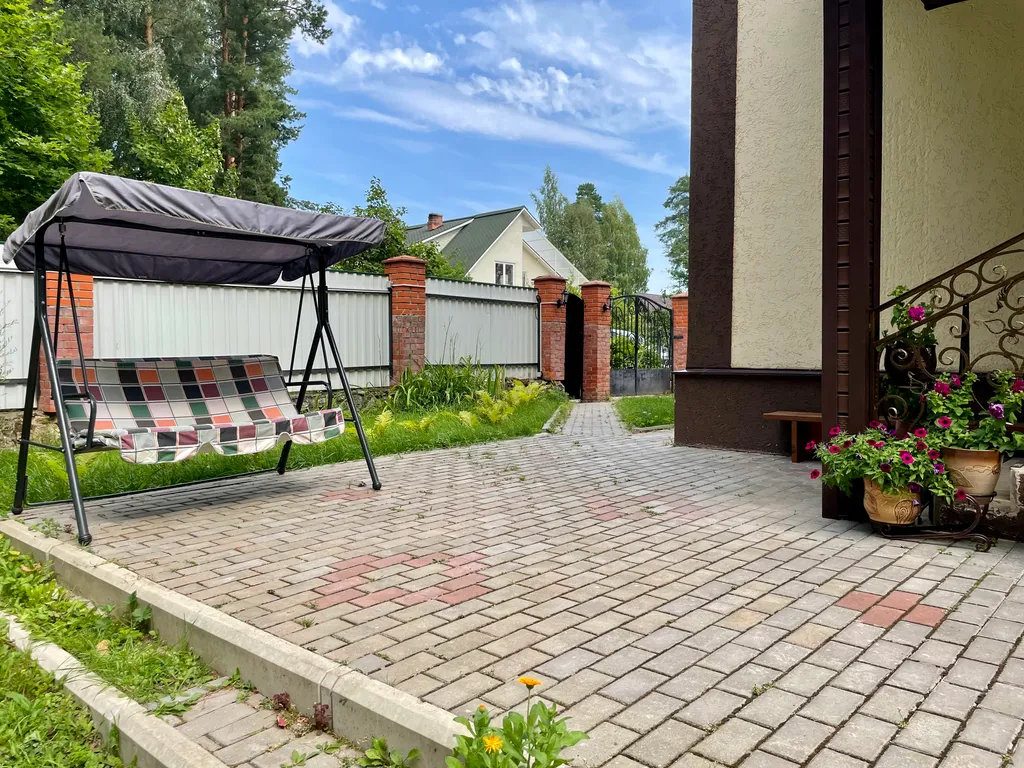 Таунхаус в окружении соснового леса