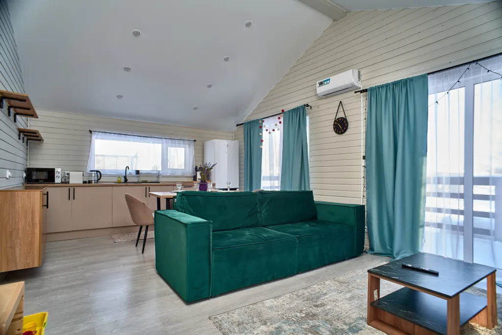 Творческий дом с игровой и полкой увлечений