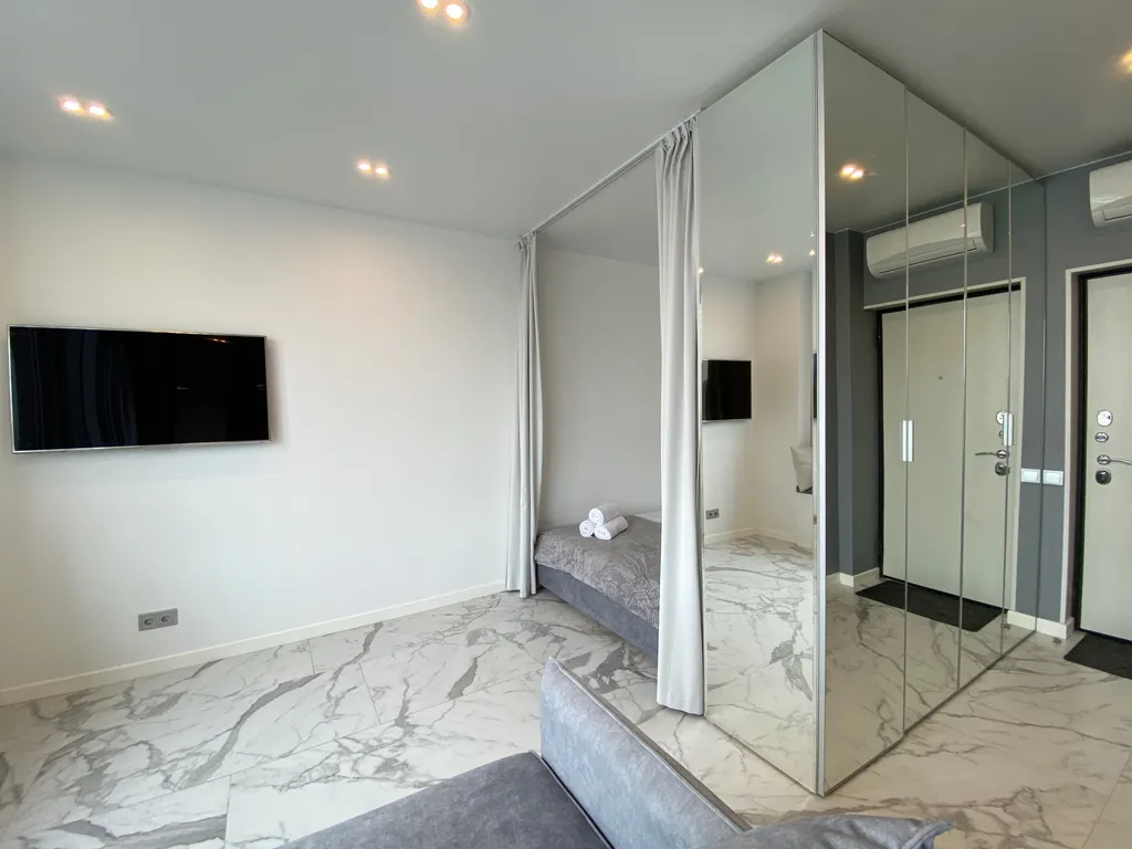 Прекрасная светлая студия у бухты Золотой рог