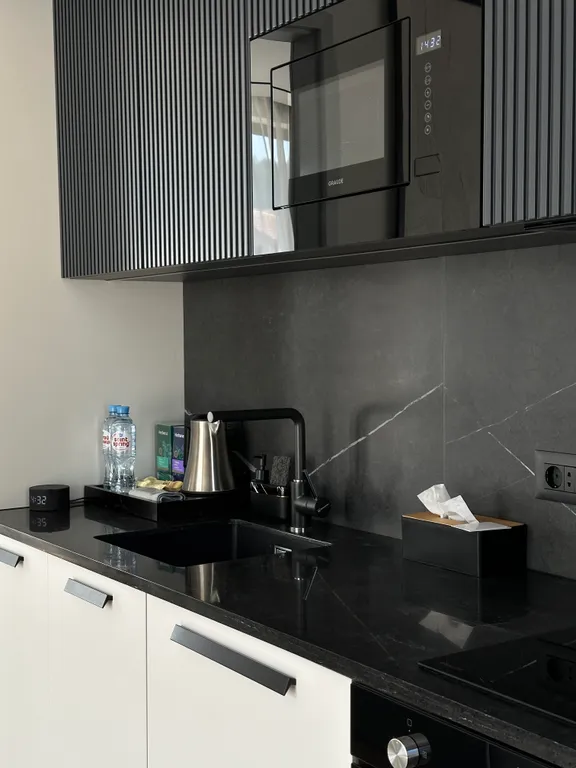 Апартаменты люкс с личной террасой и выходом к бассейну