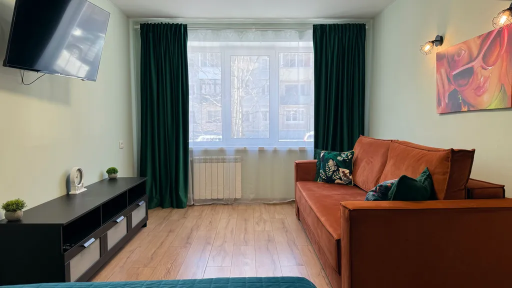 Двухкомнатная квартира с раздельными комнатами рядом с Норд Ареной