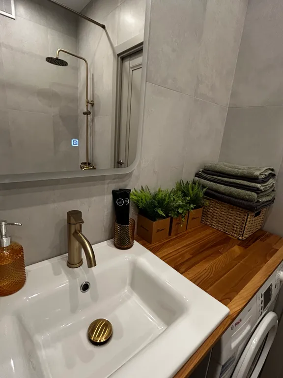 Уютная стильная студия в новом доме бизнес класса