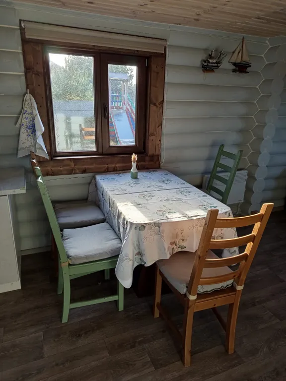 Деревянный дом у моря