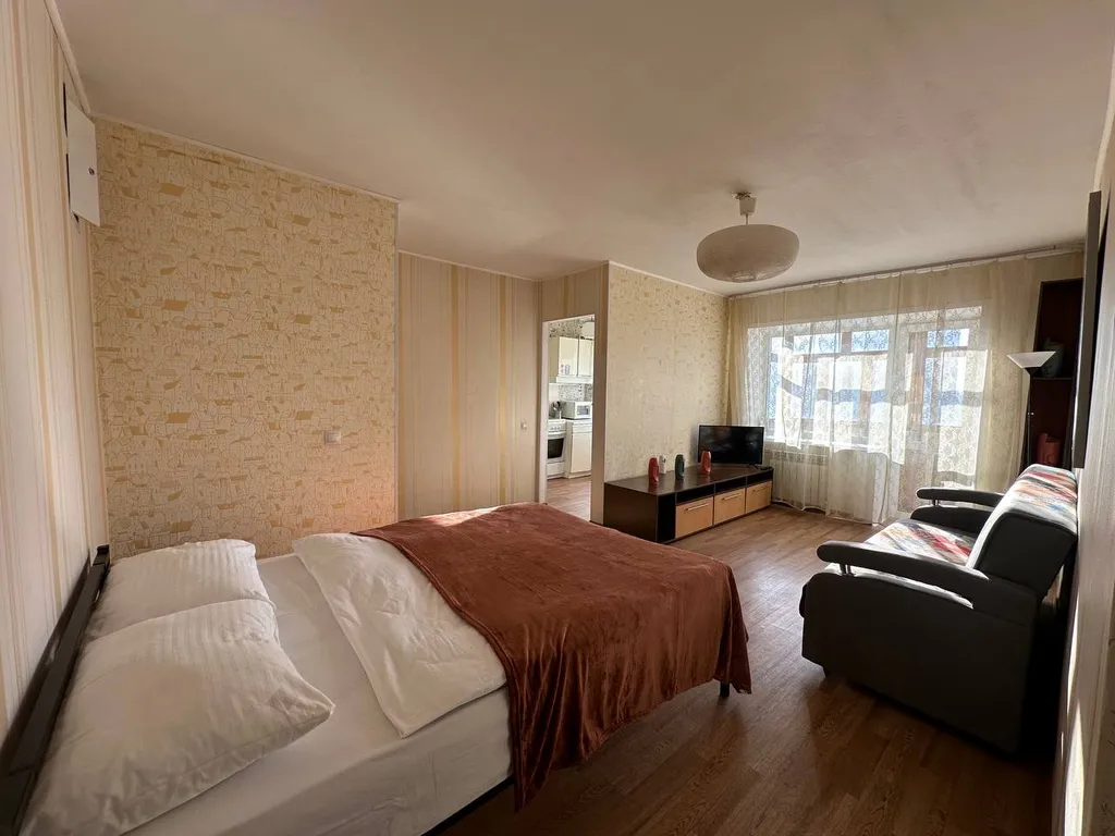 Калина Юрга у кинотеатра Эра