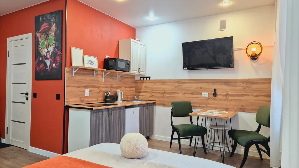 Новая студия Эльдорадо до Макси 5 минут ходьбы