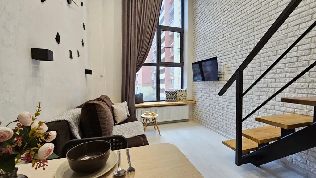 Двухуровневая студия недалеко от АГУ, АГТУ