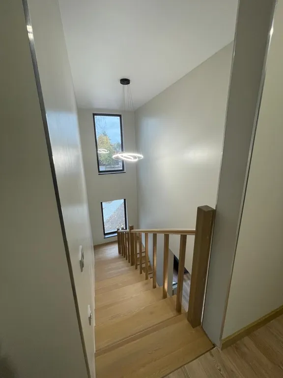 Современный коттедж рядом с заливом