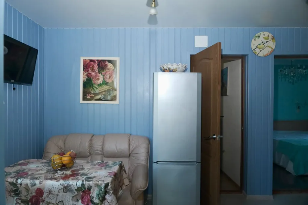 Половина дома с отдельным входом, с садом на берегу Чёрного моря