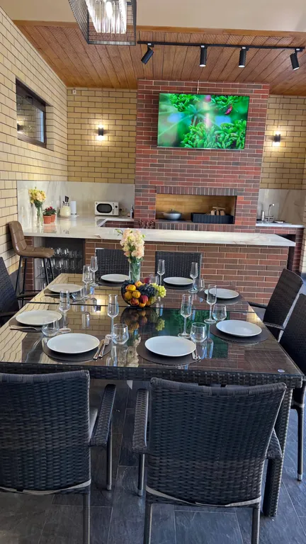 Дом в лесу с теплым бассейном и баней