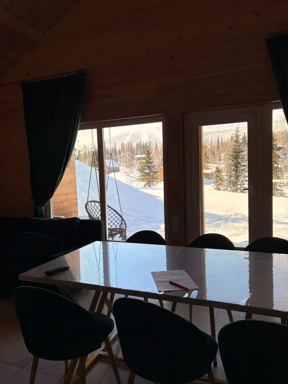 Современный дом с видом на горы