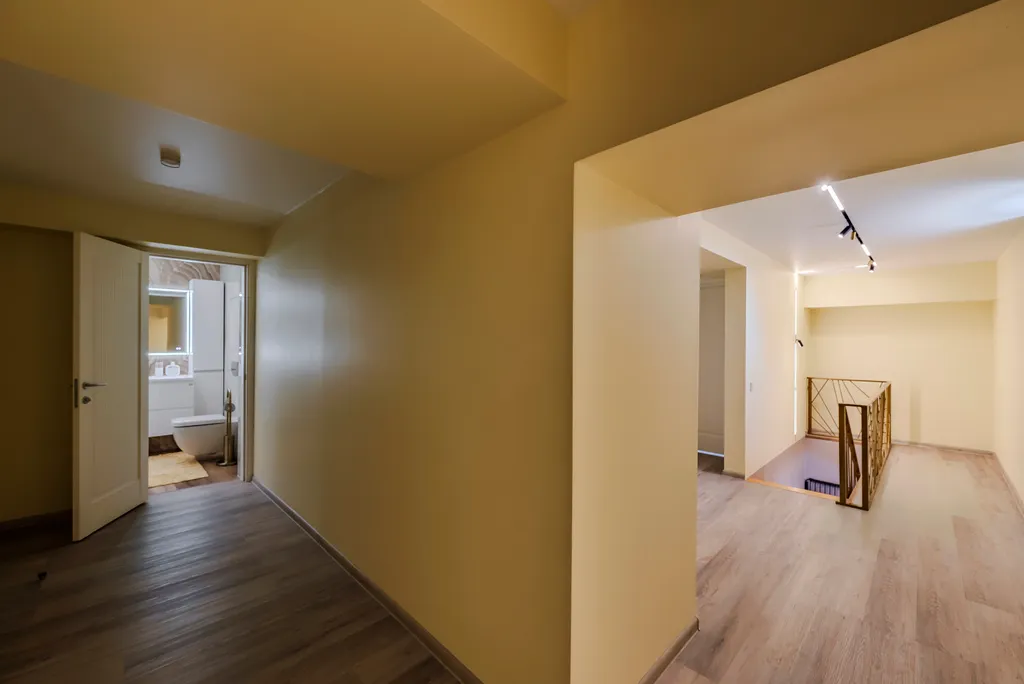 Двухэтажный апартамент с круглогодичным бассейном и залом