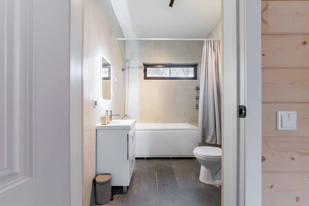 Коттедж Дом с видом на озеро в окружении леса, рядом с курортом "Игора" — Снегиревка