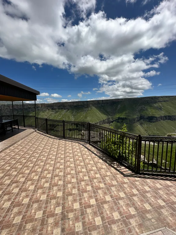 Дом с видом на водопад