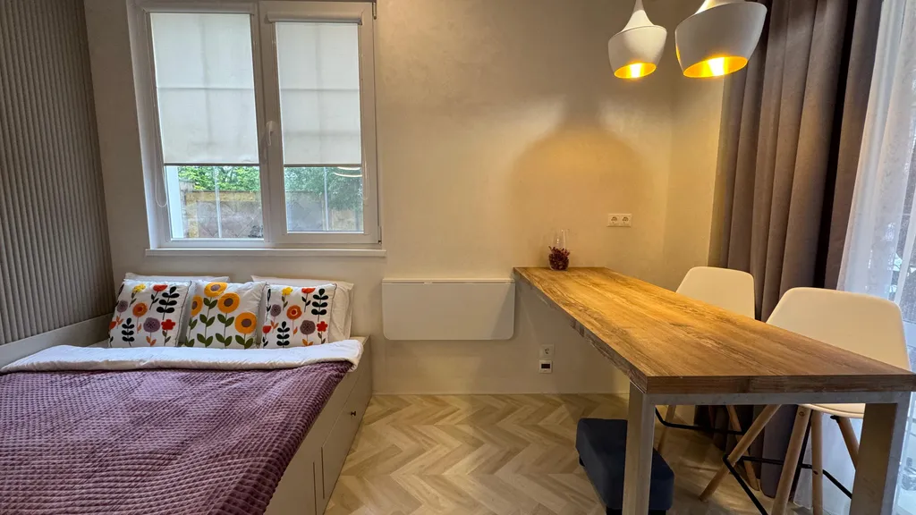 Евротрехкомнатный апартамент с балконом на первой линии