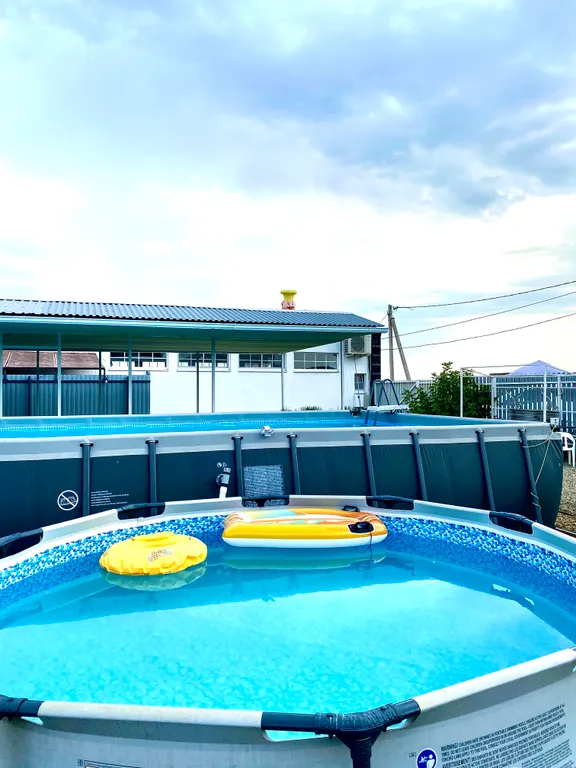 Коттедж Апартаменты с видом на море Комната 35 кв.м, кухня-веранда 18 кв.м. — Кучугуры