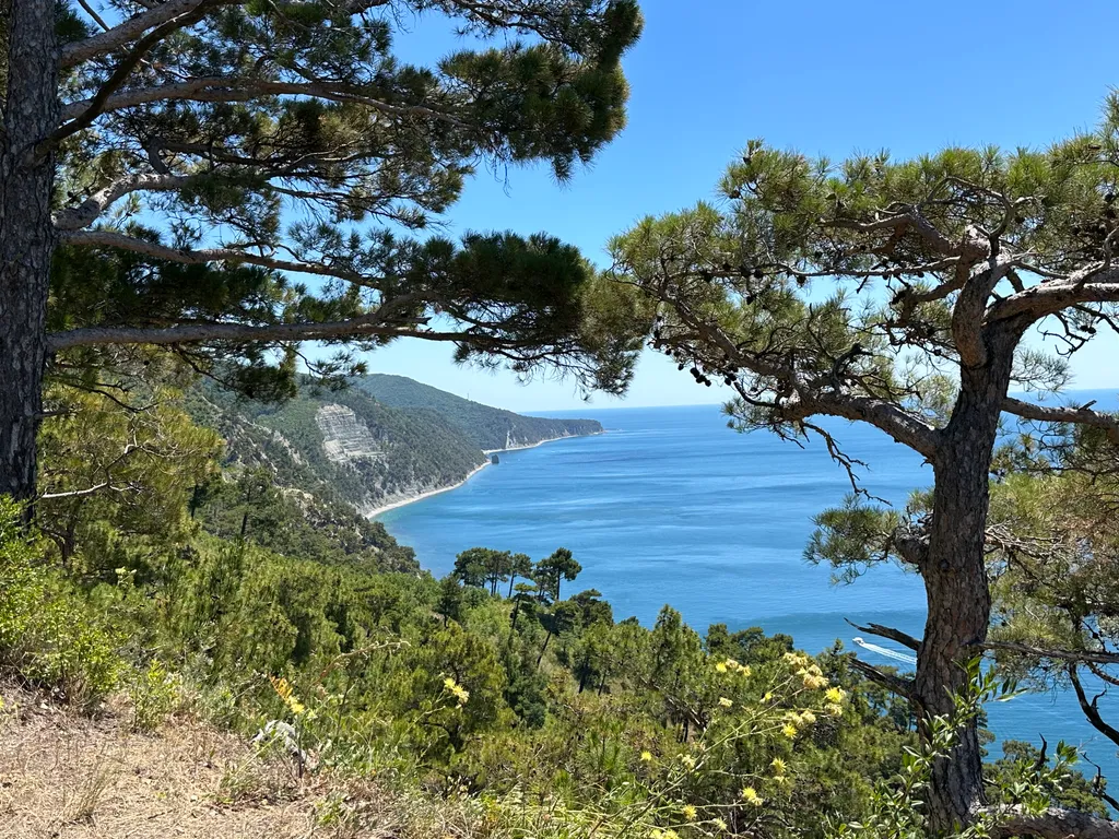 Коттедж Апартаменты с видом на горы возле скалы Парус — Прасковеевка