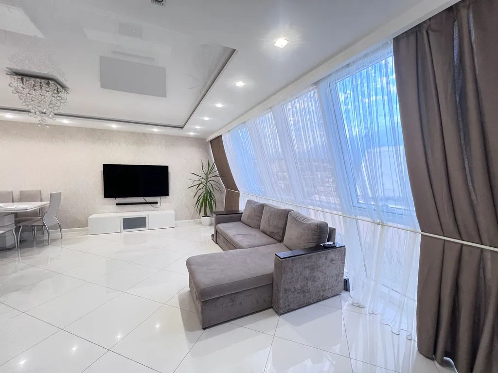 Стильный двухуровневый апартамент