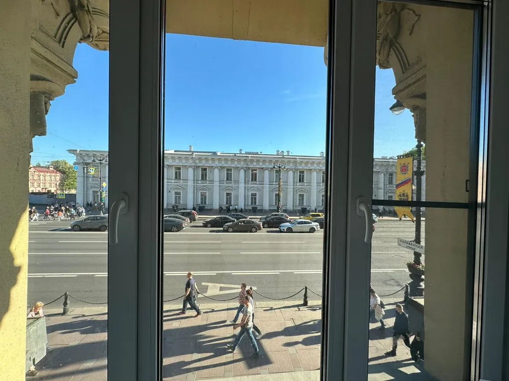 Уютный номер в миниотеле рядом с Аничковым мостом и видом на Невский