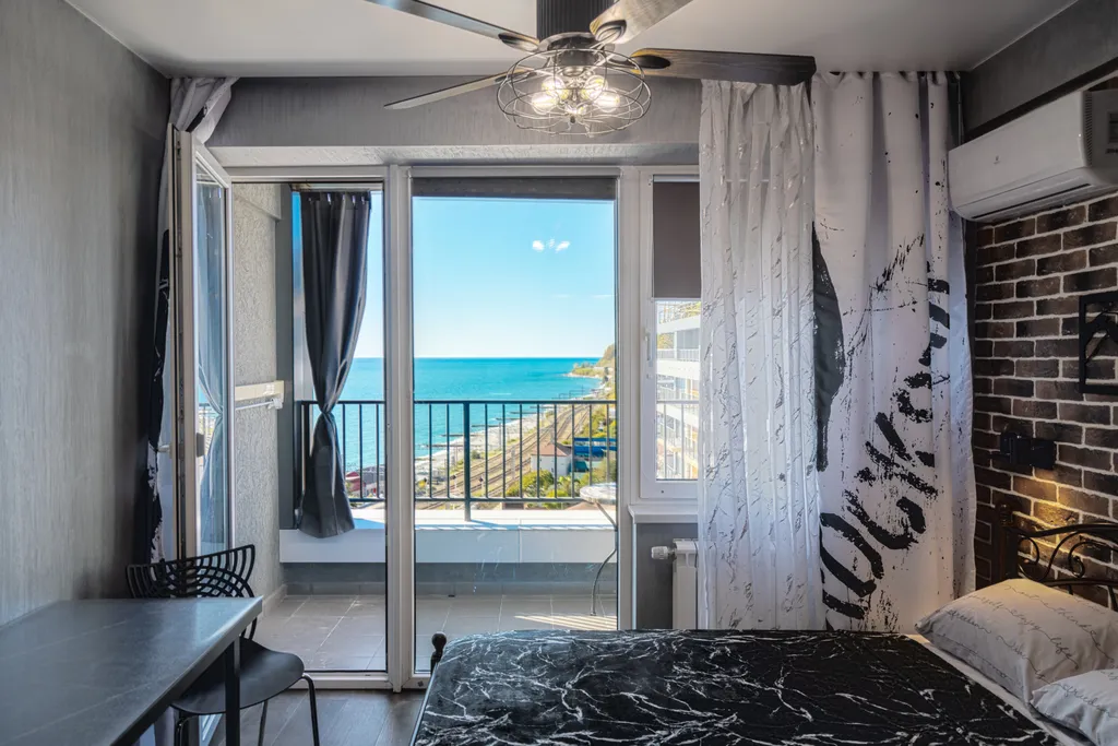 Апартамент в стиле лофт с обзорным видом на море