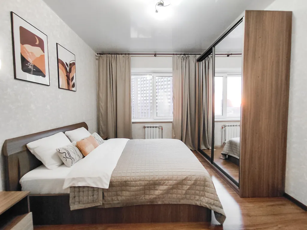 Большая двухкомнатная квартира в центре — аренда посуточно в Новосибирск