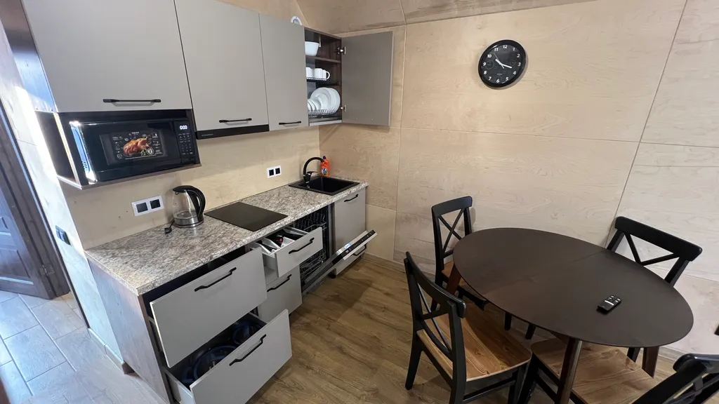 Дом вблизи подножья горы