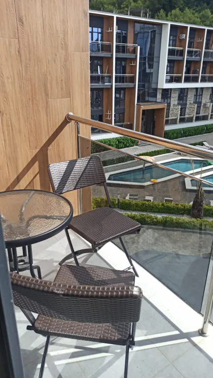 Стильная стyдия с бассейном в ЖК Бизнес класса