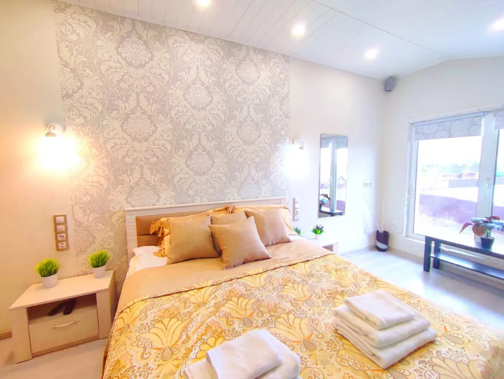 Просторный двухэтажный коттедж — аренда посуточно в Бердск