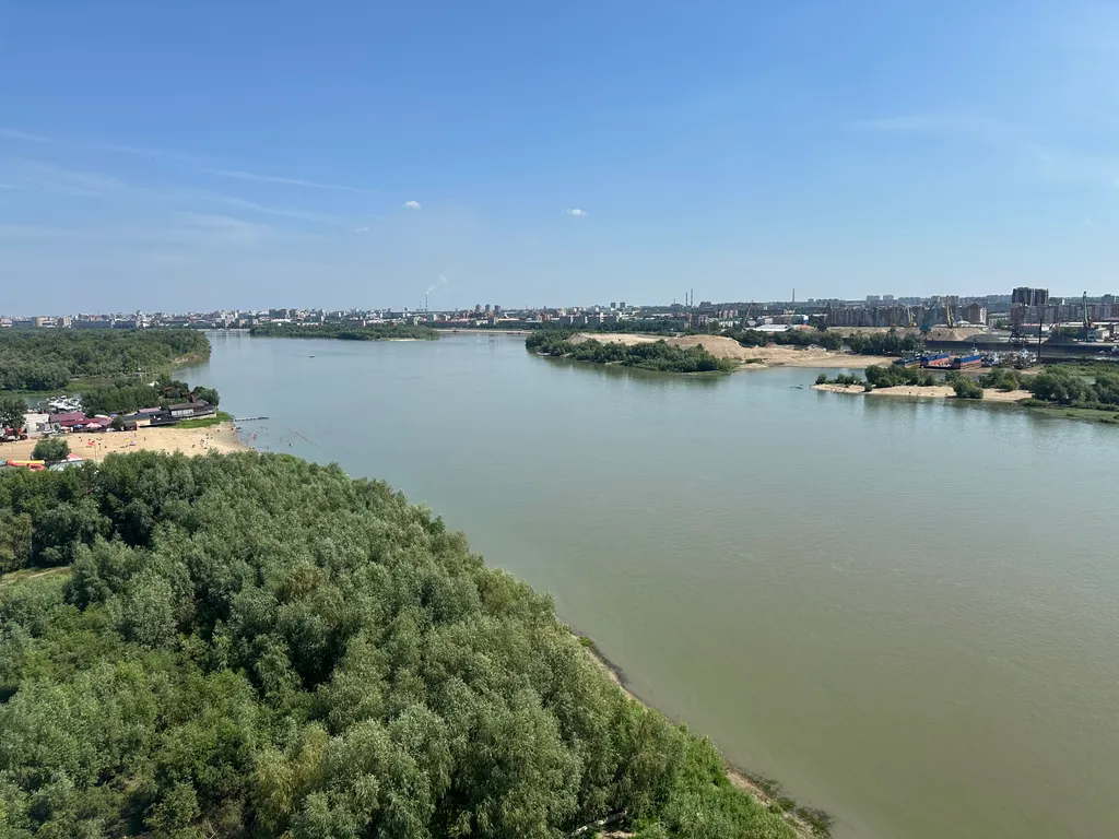 Уютная квартира с отличным видом на Иртыш