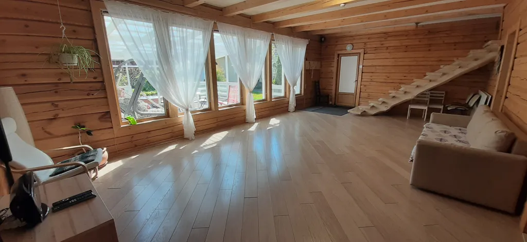 Загородный дом в черте города с русской баней