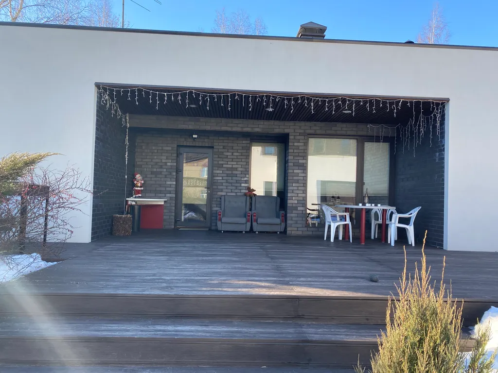 Домик с баней и террасой рядом с фонтанами Петродворца