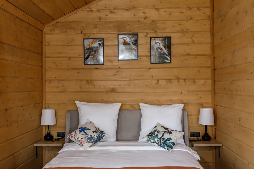 Коттедж для двоих в лесу у пруда