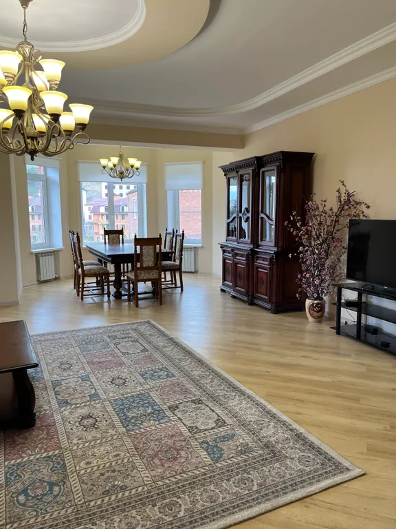 Уютный двухэтажный дом в самом центре города-курорта