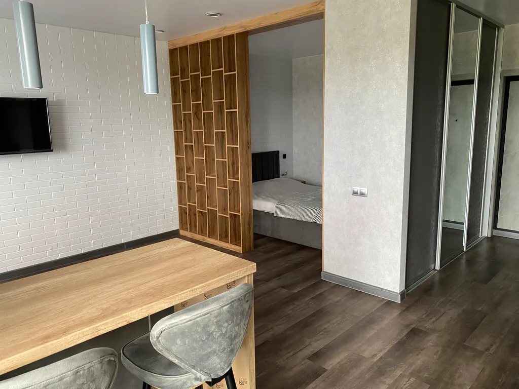 Стильная, просторная студия 50 оттенков серого