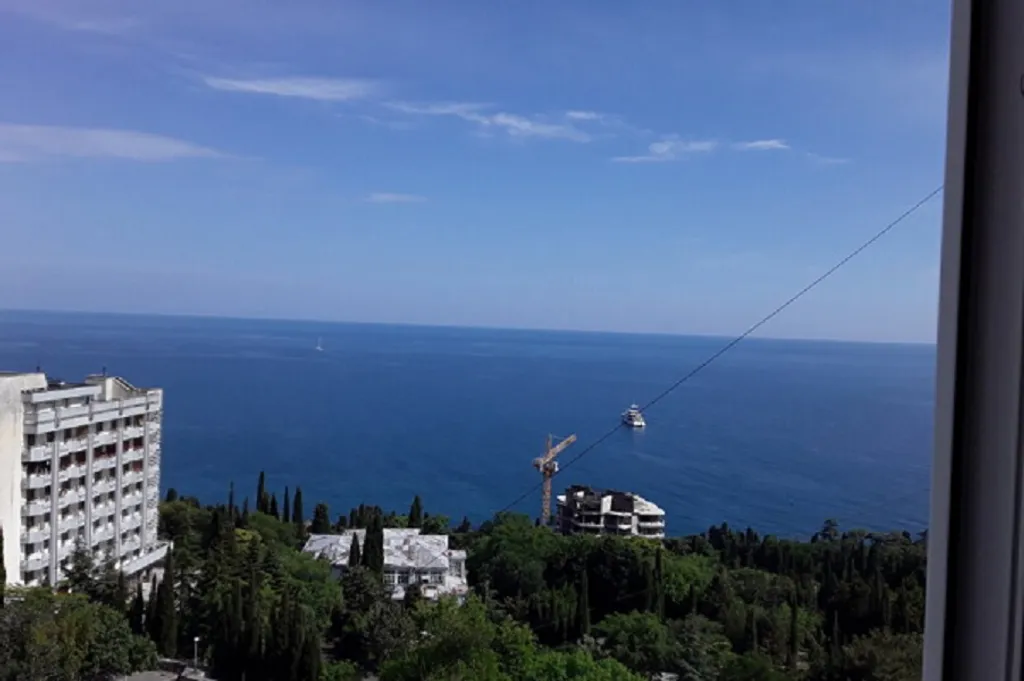 Уютная квартира с видами на море и вершины Ай-петри