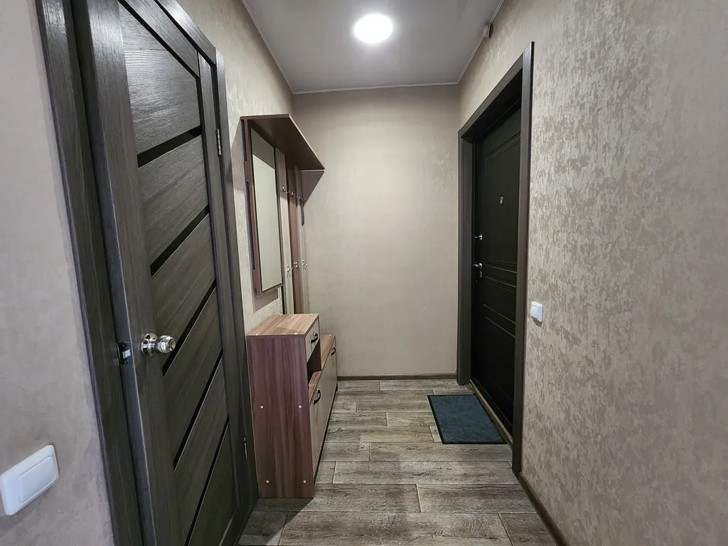 Уютная однокомнатная квартира с видом на озеро рядом с вокзалом