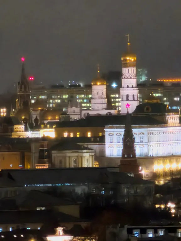 Квартира Панорамная комната на троих с балконом с видом на Кремль 17 этаж — Москва