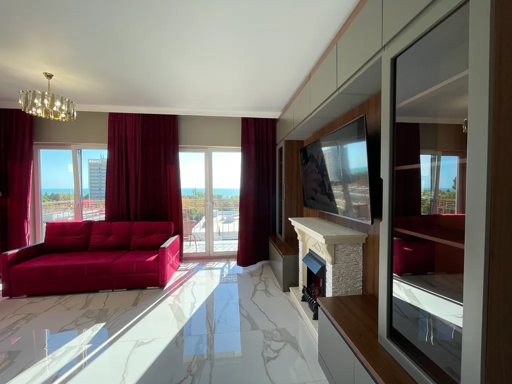 3-комнатная квартира рядом с морем, панорамные окна с видом на море