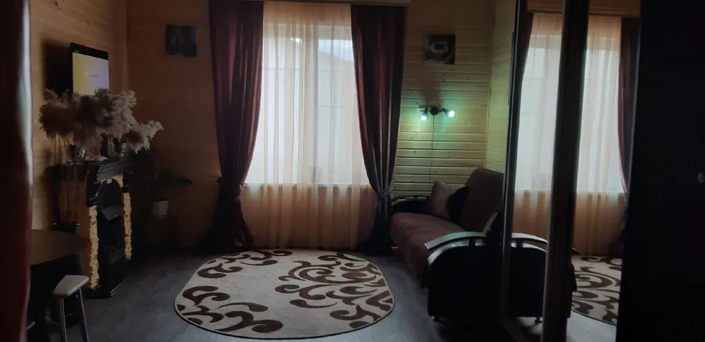 Часть дома рядом с озером