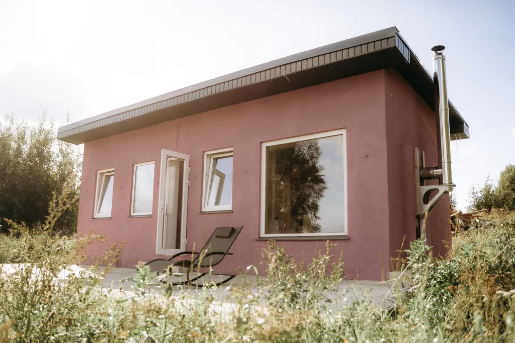 Панорамный дом с видом на воду, на берегу Вазузского водохранилища