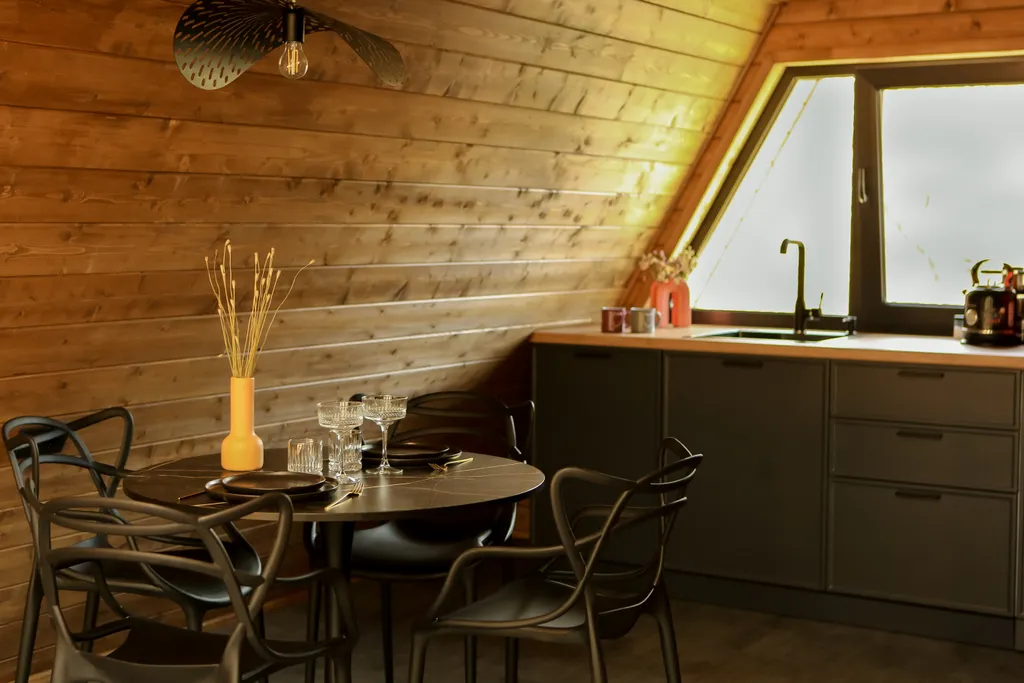 Коттедж Дом А-фрейм с джакузи в лесу — Северская