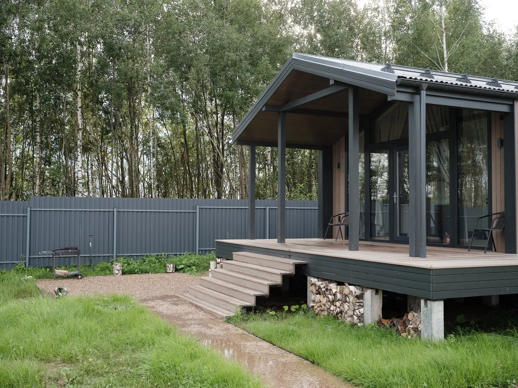 Коттедж Новый дом с сауной и детской/спортивной площадкой — Капорки