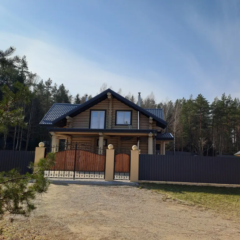 Уютный домик, на опушке леса, с видом на озера