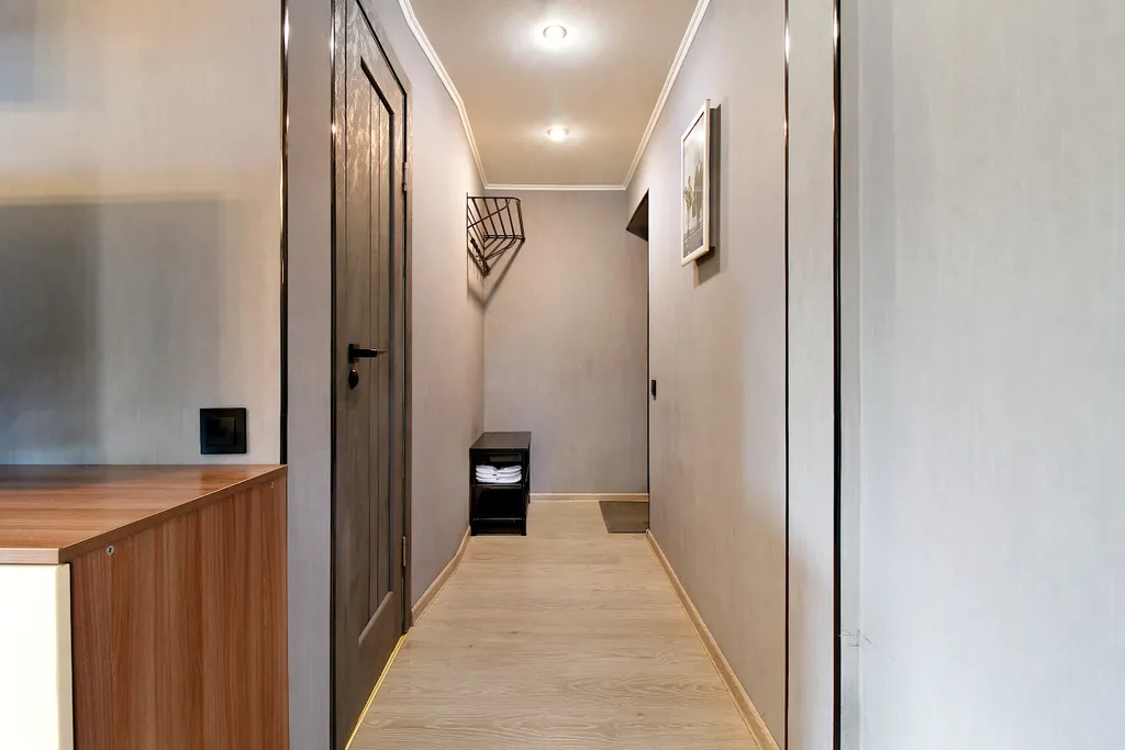 Стильная студия с балконом в самом центре