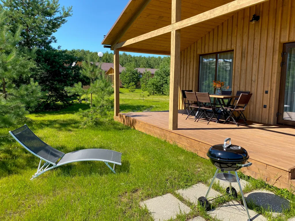 Просторный двухкомнатный коттедж 75 метров в лесу у пруда