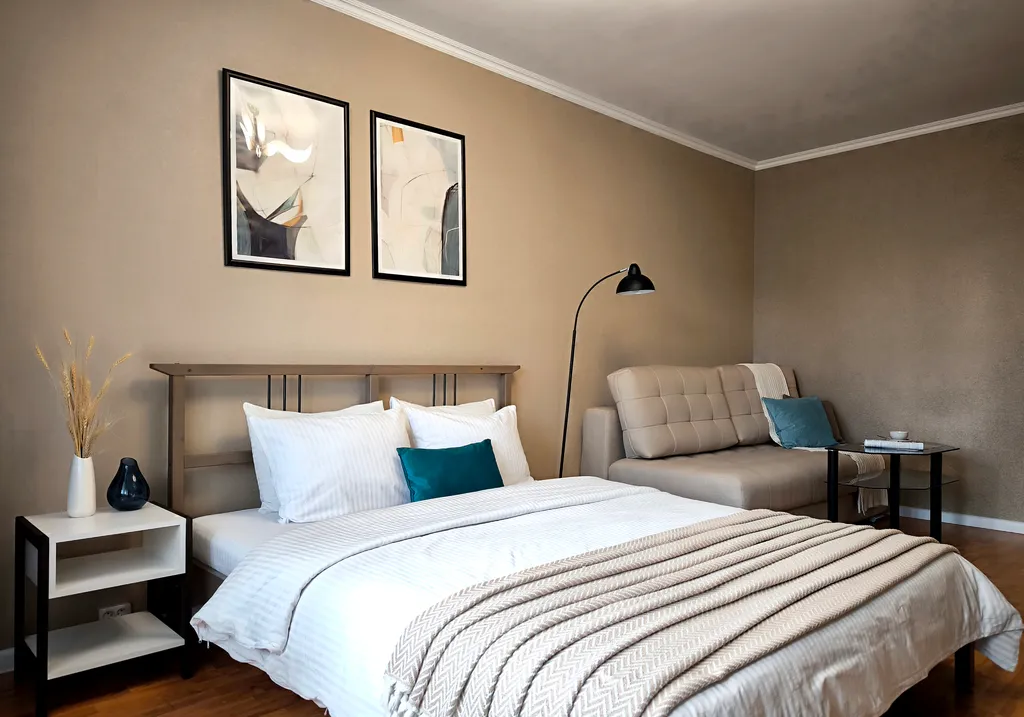 Солнечная двухкомнатная квартира с видом на город