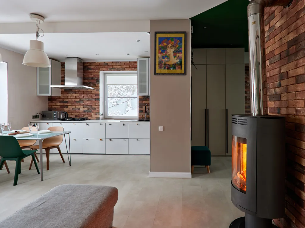 Красивый коттедж у озера для семьи в 20 минутах от города