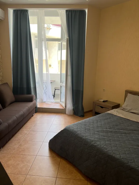 Просторная квартира-студия на берегу моря