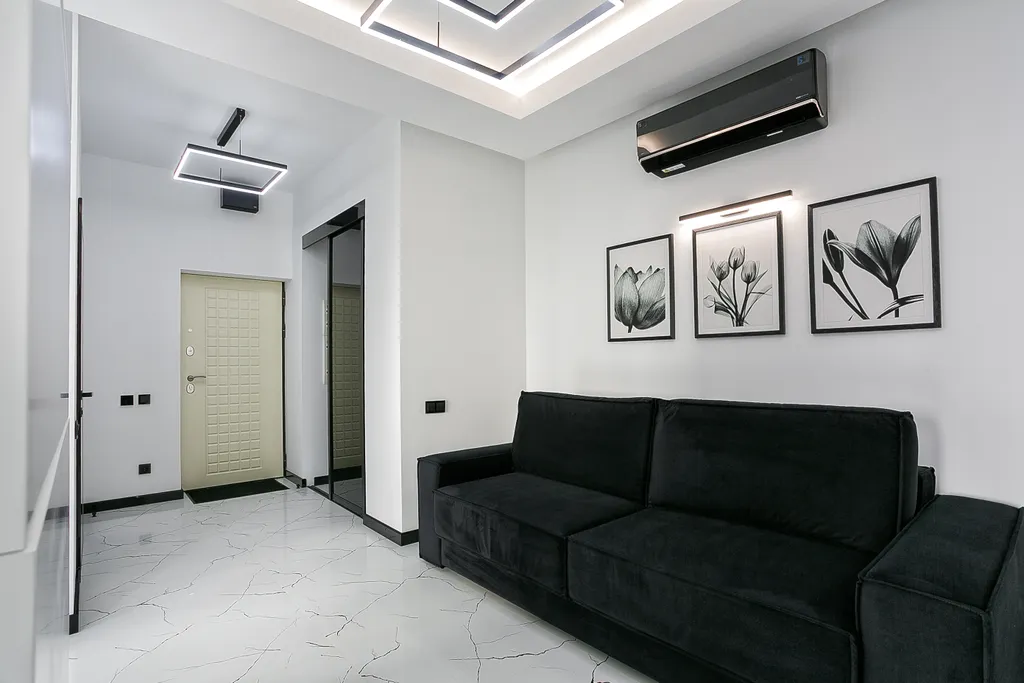 Стильная квартира "Черное&Белое" с видом на море