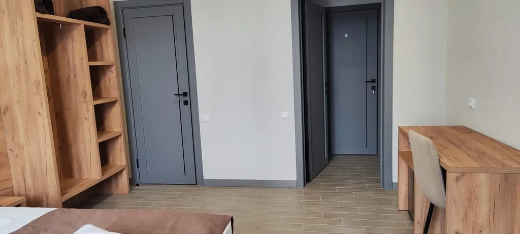 Трехместный номер с балконом с видом на улицу