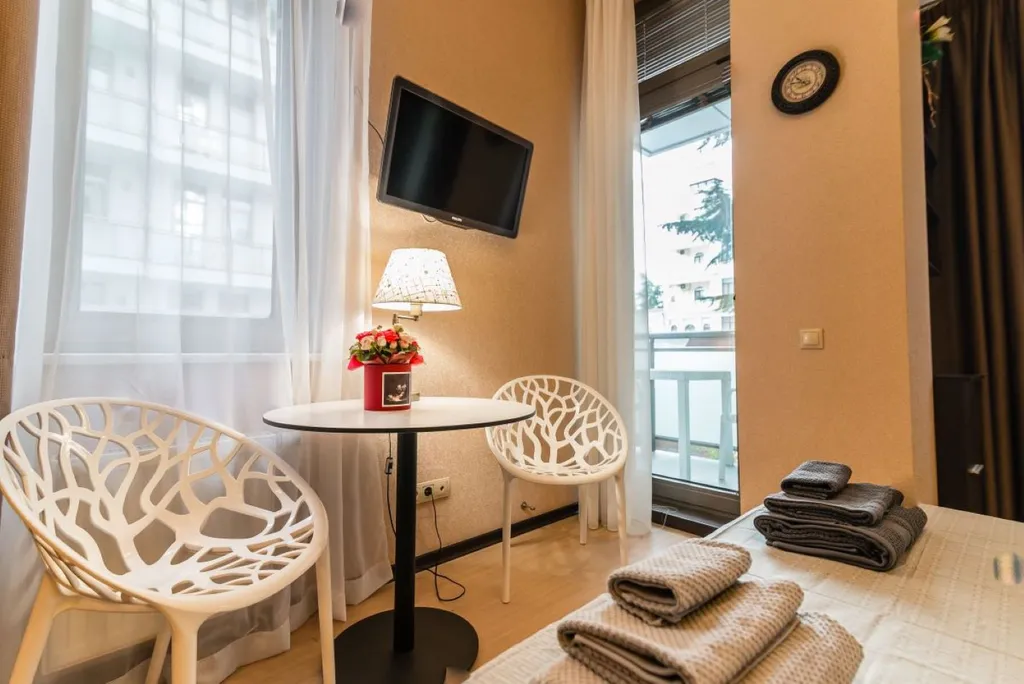 Апартаменты с бассейном в 100 метрах от моря